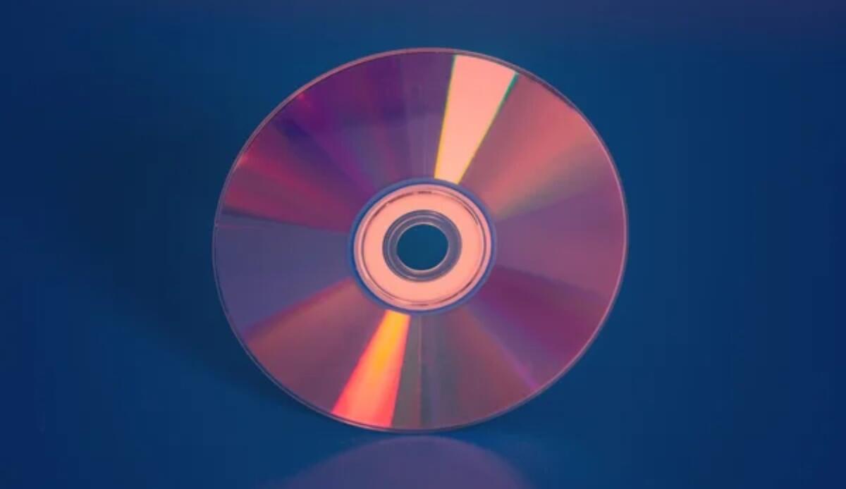 Il 2025 segna la fine di un'epoca: Sony dice addio ai Blu-ray e ai supporti fisici - Illustrazione di un disco Blu-ray (Depositphotos FOTO) - www.systemscue.it