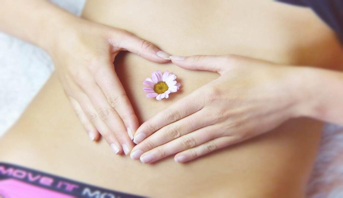 Endometriosi, un test del sangue? Potrebbe essere la svolta che aspettavamo - Addome donna (Pixabay FOTO) - www.biomedicalcue.it