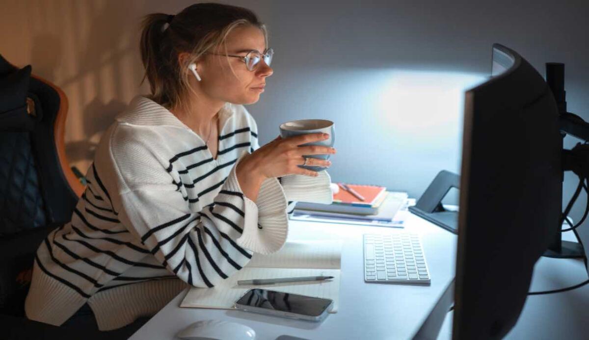 Smartworking, la famosa banca dice stop: nessuno lavorera più da casa - Basta smart working (Freepik) - www.systemscue.it