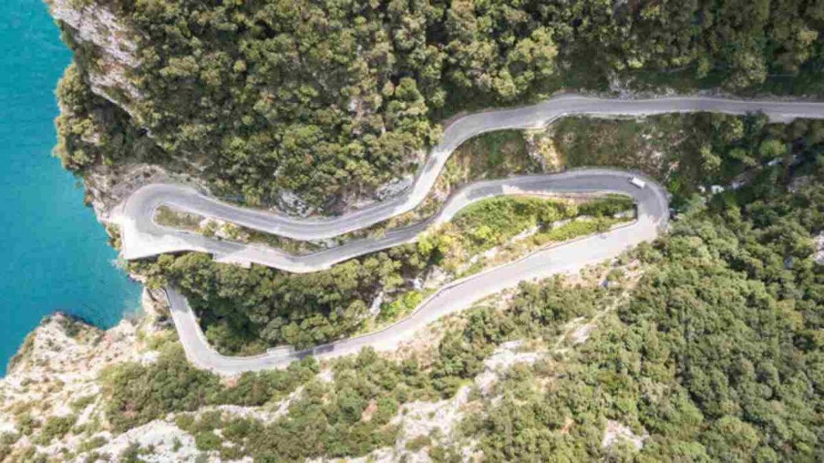 Strada della Forra, ipotesi chiusura definitiva: la montagna sta franando - La Strada della Forra chiuderà per sempre_ (Depositphotos foto) - www.vehiclecue.it
