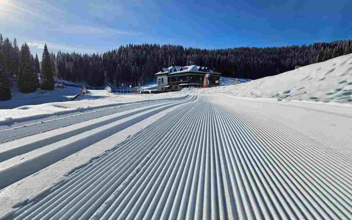 Veneto, ora dovrai pagare per farla: è in arrivo un apposito ticket - Vista innevata del centro fondo Campomulo di Asiago (facebook.com) - www.management.cue