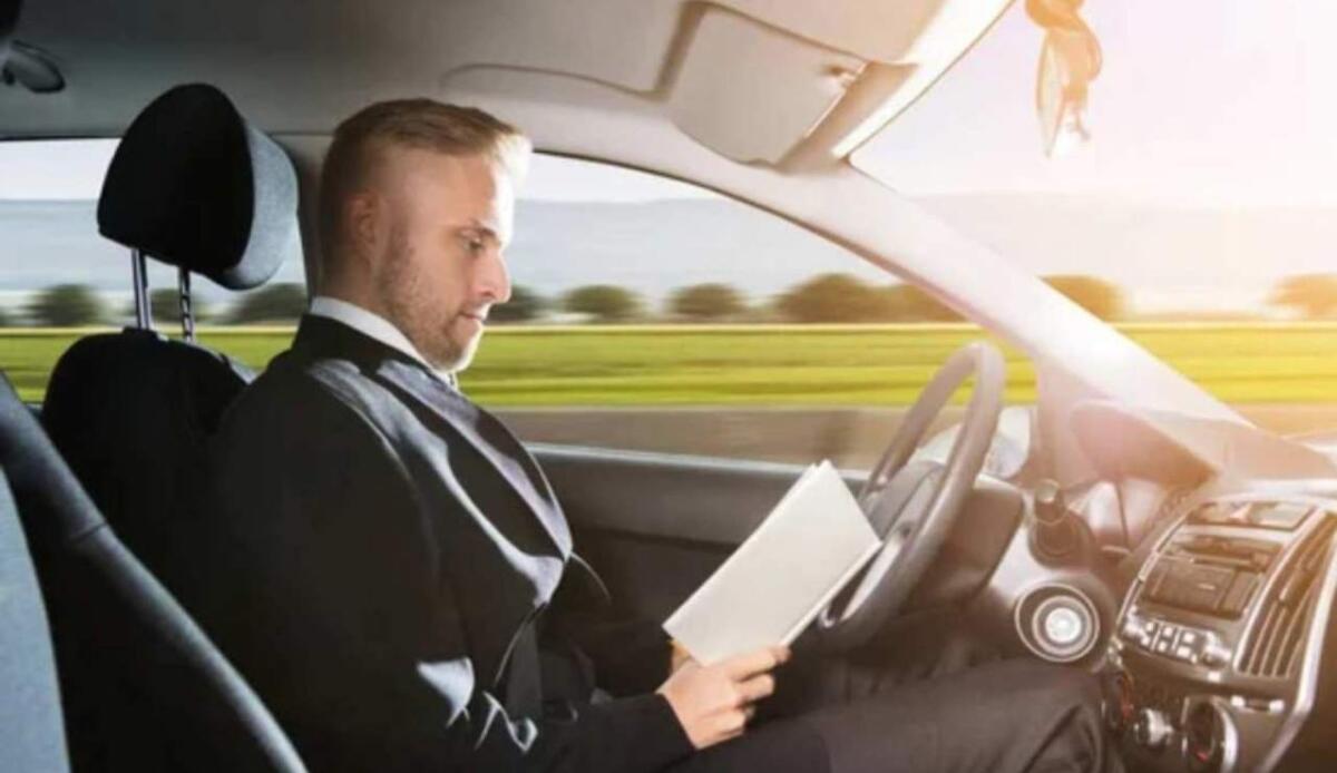 Auto autonome in Svizzera: da marzo 2025 il via libera ai veicoli senza conducente - Illustrazione di una guida autonoma (Depositphotos FOTO) - www.vehiclecue.it