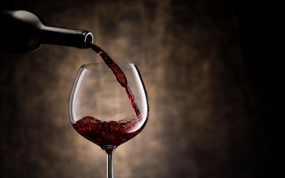 Vino, dobbiamo ringraziare i dinosauri: senza di loro non sarebbe sulle nostre tavole - Vino, un prodotto antico (depositphotos.com) - www.managementcue.it