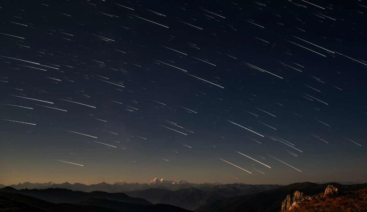 Meteore, osservale al meglio con l'aiuto del tuo smartphone | Basta un'App e sai dove e quando guardare: le becchi tutte - Stelle cadenti (Depositphotos foto) - www.aerospacecue.it