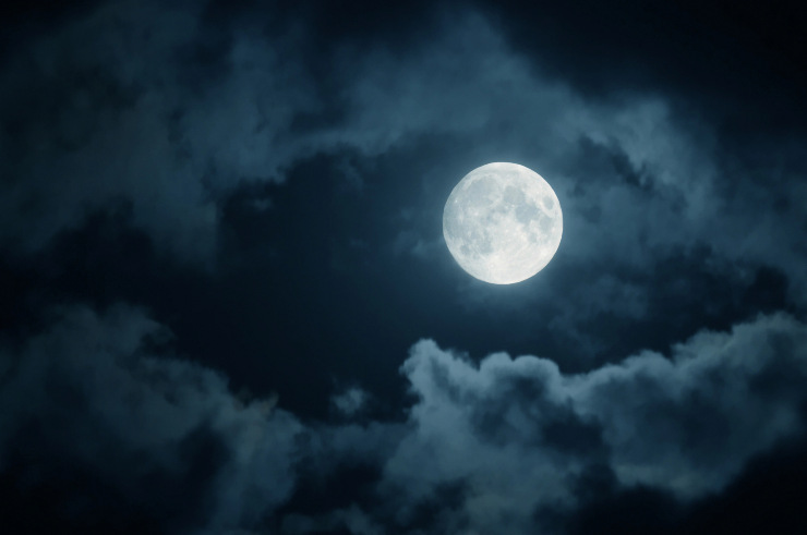 La Luna piena (Depositphotos foto) - www.aerospacecue.it