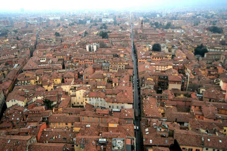 Come funziona il servizio nella città di Bologna? (Pexels foto) - www.vehiclecue.it