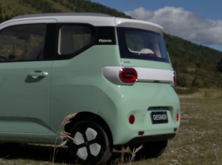 Una mini auto a misura di giovanissimi e di città (YouTube Foto) - www.aerospacecue.it