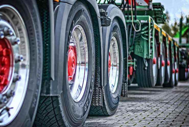 Ruote di camion (Pixabay Foto) - www.vehiclecue.it