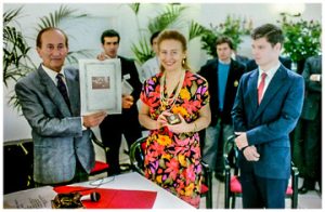 Per gentile concessione del Marconi Club Loano: Principessa Elettra Marconi, Segretario Marconi Club Tony Gallo