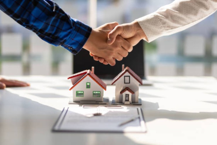 Firma del contratto di locazione (iStock foto) - www.buildingcue.it