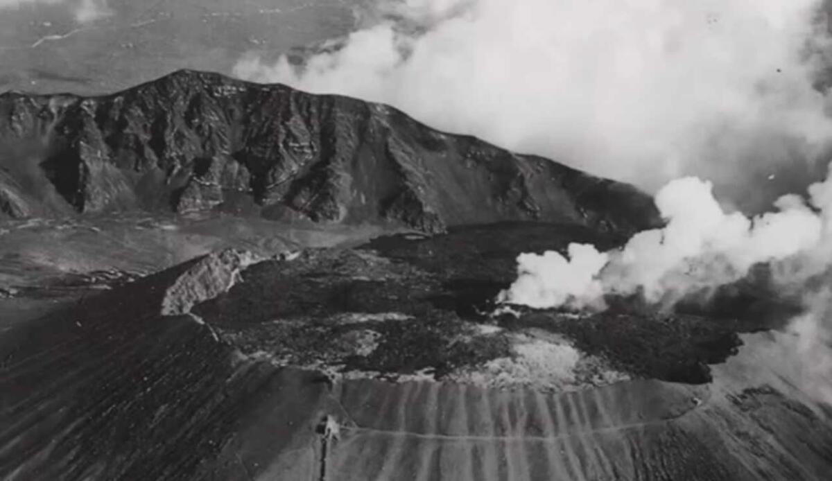 Vesuvio 1944: l'ultima eruzione che chiuse il condotto del vulcano - Eruzione del Vesuvio nel 1944 (INGVvulcani - youtube screenshot)  - www.sciencecue.it