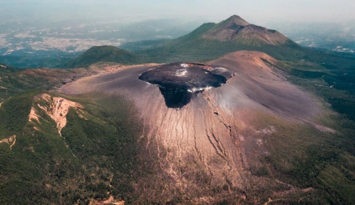 Artico, il vulcano Borealis è un'oasi per pesci e coralli - Questo vulcano nasconde un intero universo  (Freepik Foto) - www.marinecue.it