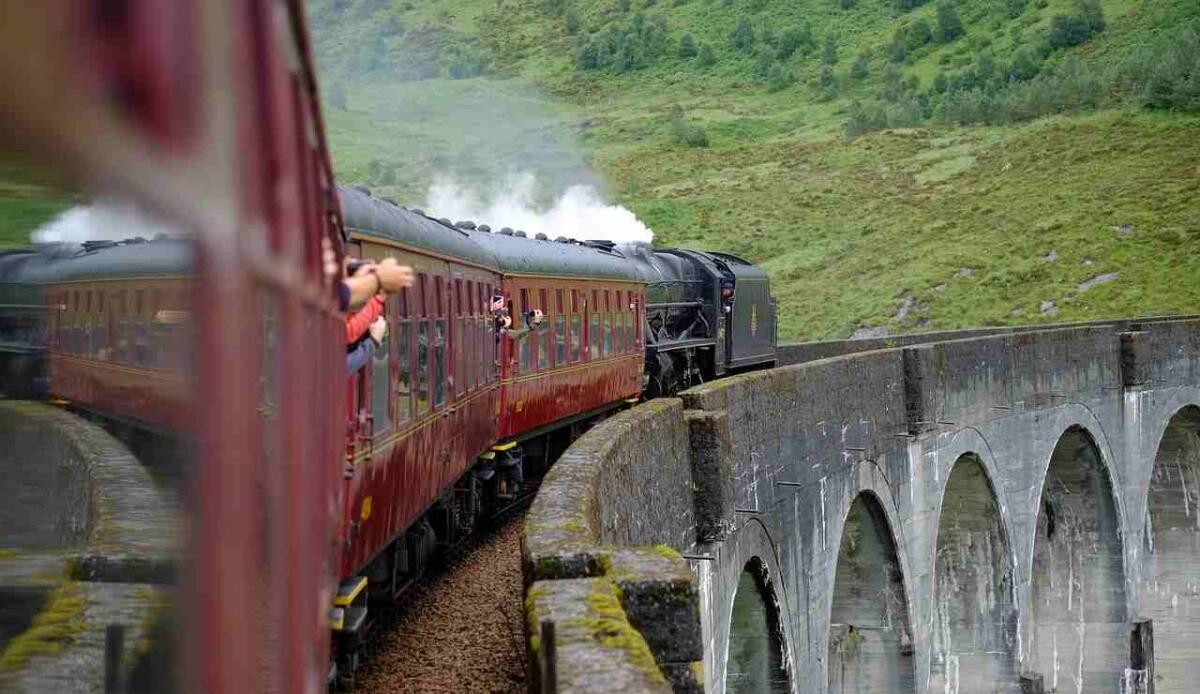 Dai fasti della Belle Époque al mito: La leggenda dell’Orient Express - Illustrazione di una replica dell'Orient Express (Pixabay FOTO) - www.vehiclecue.it