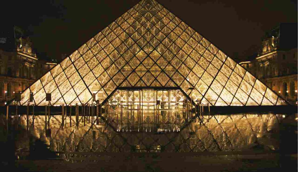 Il Louvre tra turismo e affari: un colosso da 323 milioni l’anno - Il museo del Louvre è un colosso assoluto (canva.com) - www.buildingcue.it
