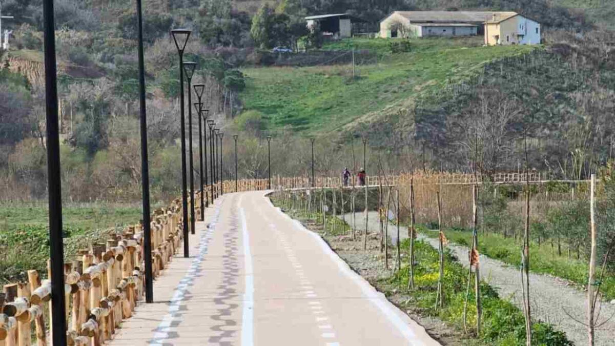 6 comuni, 38 km di percorsi e un impatto minimo: il progetto Val di Neto in Calabria - Un tratto ciclabile suggestivo (Meraviglie di Calabria foto) - www.vehiclecue.it