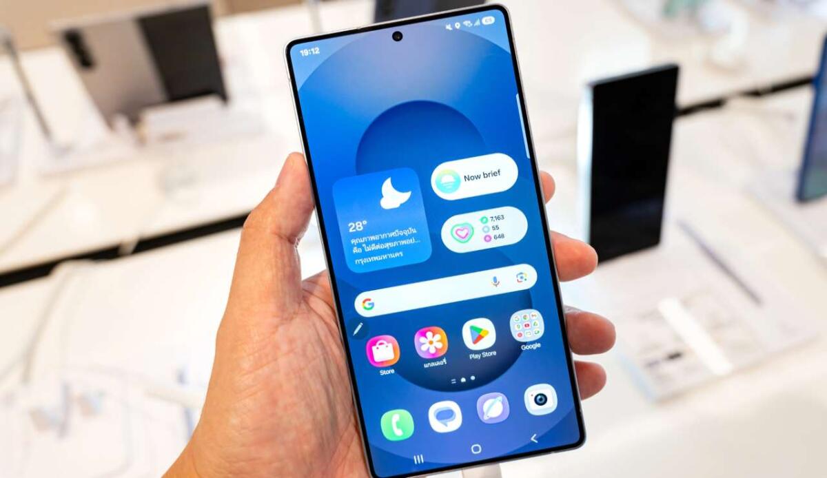 DxOMark incorona il Galaxy S25 Ultra: il miglior display, ma con qualche difetto - Galaxy S25 Ultra, lo schermo di alta qualità (DepositPhotos) - SystemsCUE