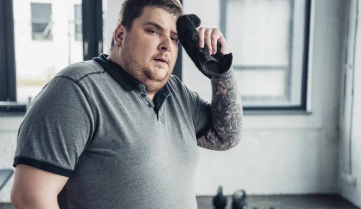 Nuove frontiere contro l’obesità: scoperti i neuroni che regolano la fame - Uomo obeso (Depositphotos foto) - www.biomedicalcue.it