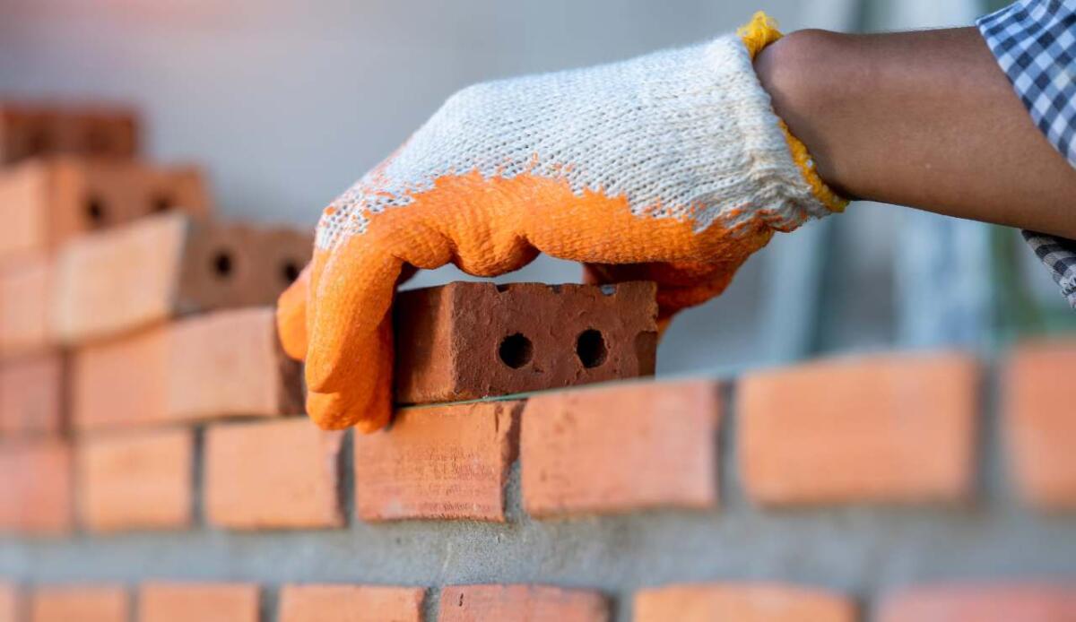 Laterizi: la spina dorsale dell’edilizia, tra tradizione e innovazione - Sono materiali importanti per la costruzione (canva.com) - www.buildingcue.it