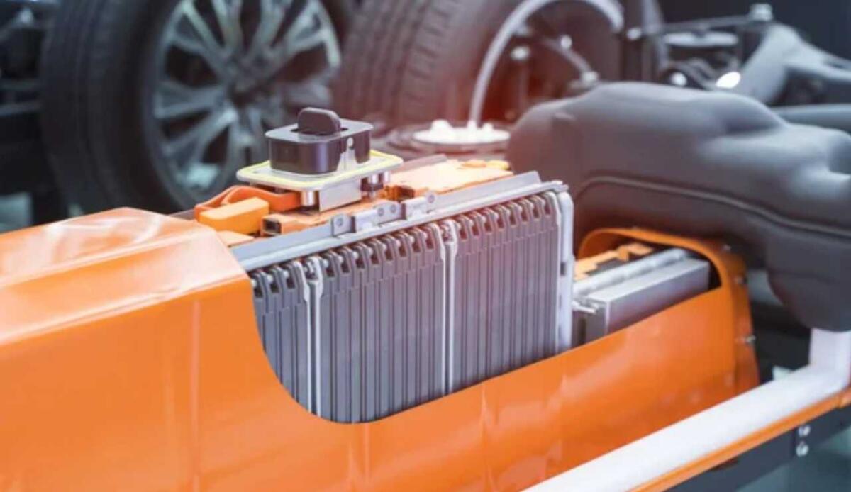 Auto elettriche, l’UE impone batterie riparabili entro il 2027 - Batteria al litio (Depositphotos foto) - www.vehiclecue.it