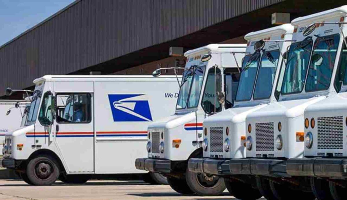 Pacchi dalla Cina e da Hong Kong: USPS blocca temporaneamente, rischio ritardi per Temu e Shein - Flotta USPS Business (screenshot USPS Business/Facebook) - www.managementcue.it