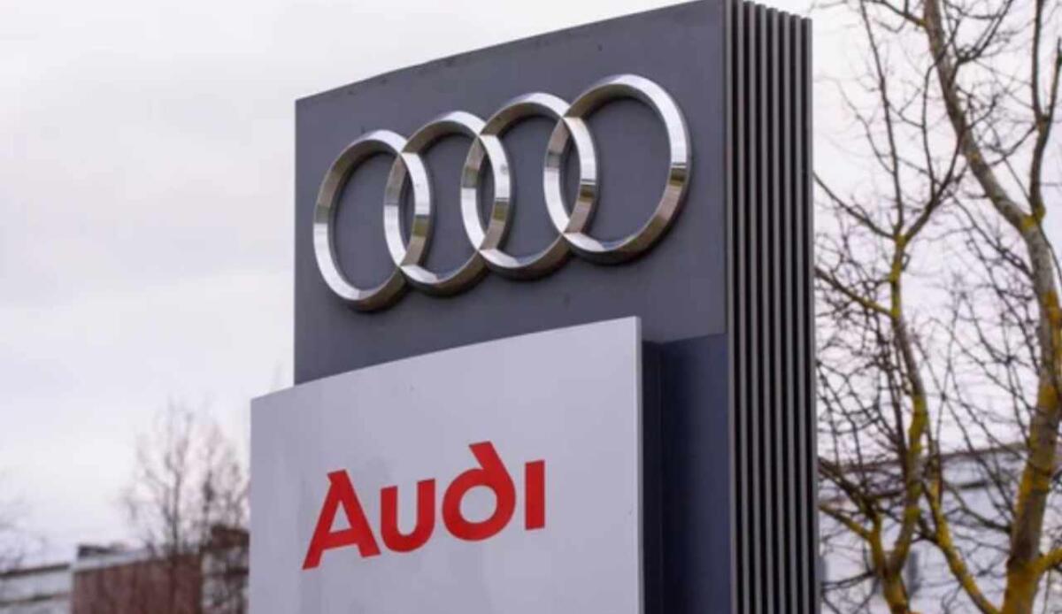 Audi cambia strategia: meno auto, più esclusive (e molto più costose) - Stabilimento Audi (Depositphotos foto) - www.vehiclecue.it