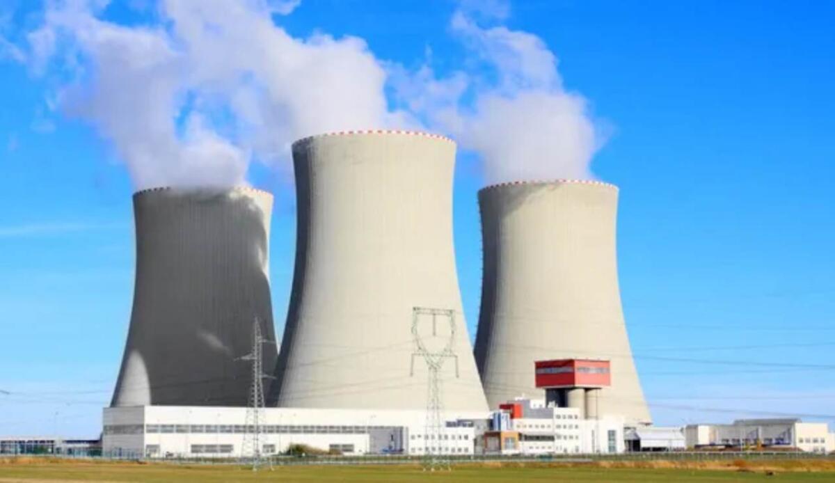 Il Regno Unito scommette sul nucleare: stop alla burocrazia, via ai cantieri - Centrale nucleare (Depositphotos foto) - www.energycue.it