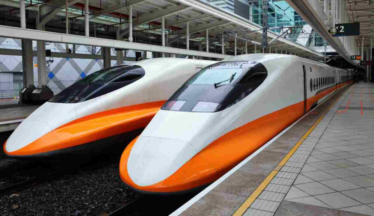 Treni a idrogeno, come funzionano e il loro impatto sul pianeta - Treni  (Canva foto) - www.vehiclecue.it