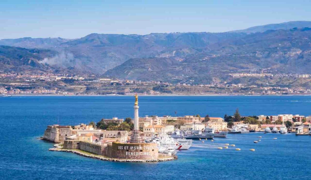 Ok alla fattibilità tecnica del Ponte sullo Stretto: il Comitato Scientifico conferma il via libera - Lo Stretto di Messina si trasformerà? (canva.com) - www.buildingcue.it