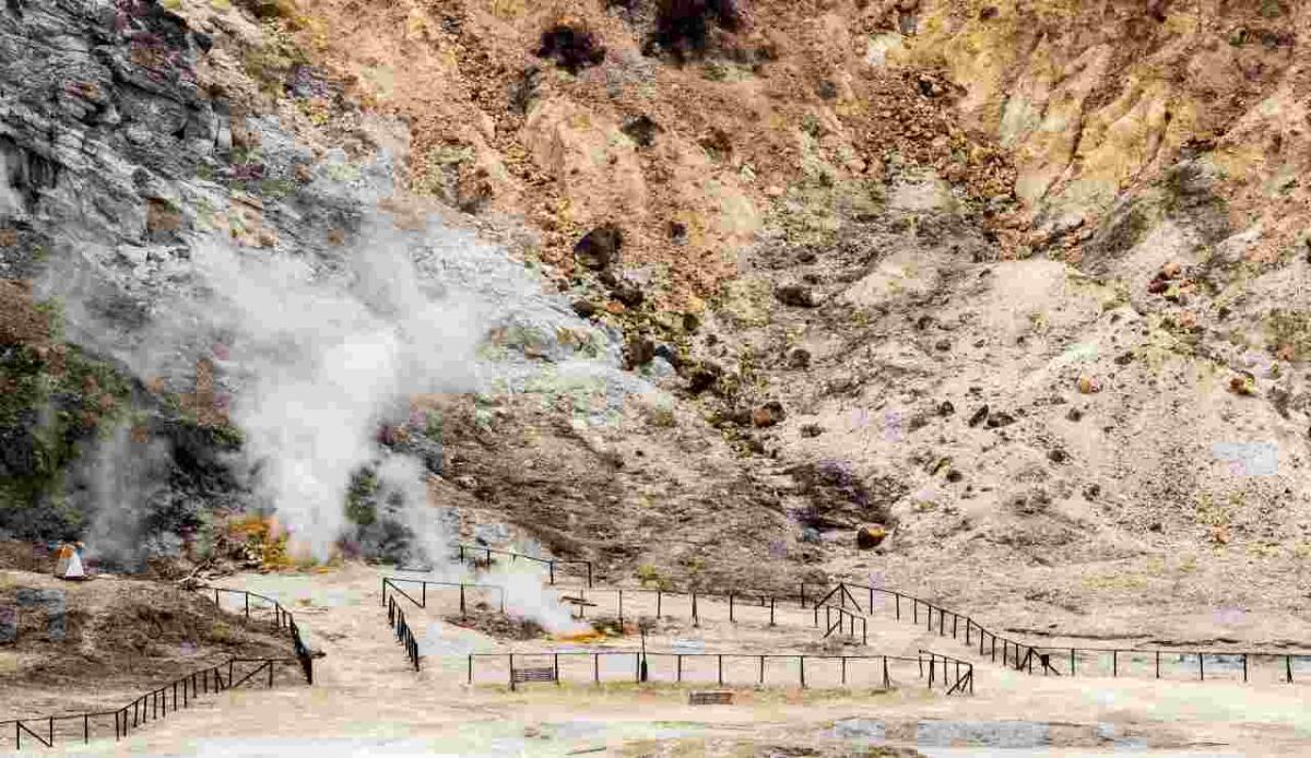 Campi Flegrei, dai Romani ai giorni nostri: la storia del bradisismo - Foto dei Campi Flegrei (Canva foto) - www.sciencecue.it