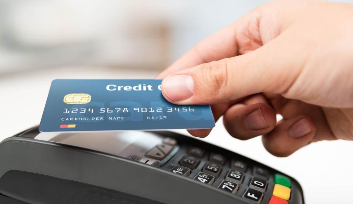 Dai gettoni agli smartphone: come la carta di credito ha rivoluzionato i pagamenti - Come faremmo senza carta di credito (canva.com) - www.financecue.it