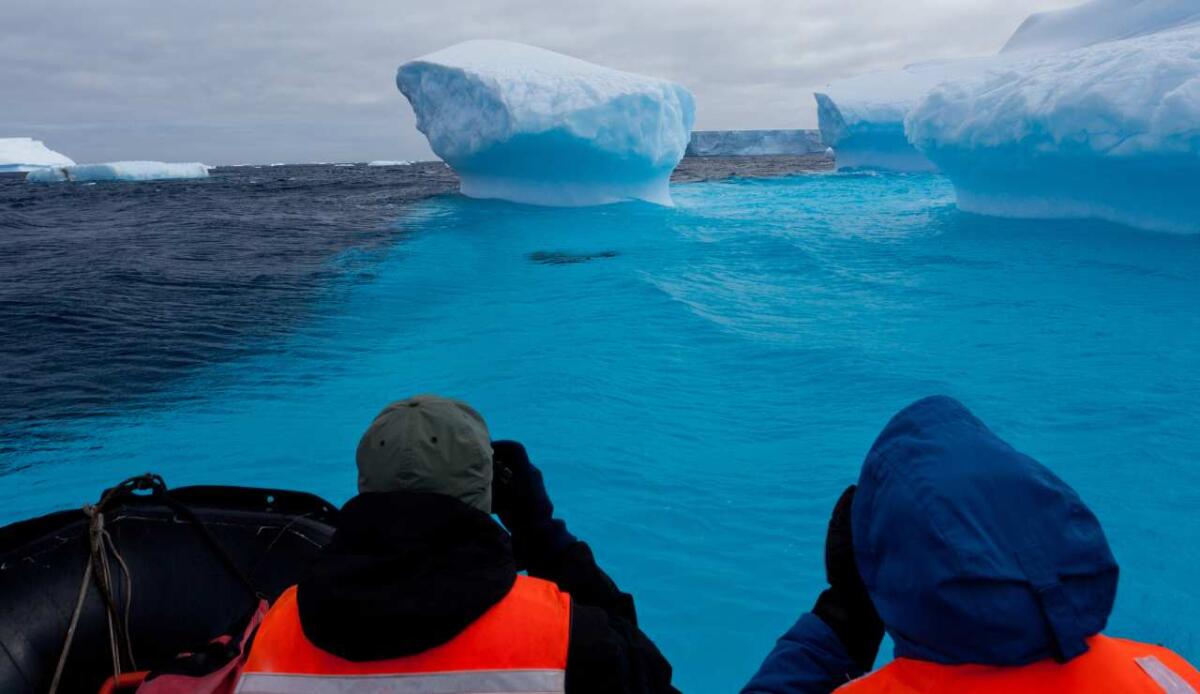 Antartide, occasione di lavoro imperdibile | Sei immerso nella natura selvaggia, aiuti il mondo e guadagni una barca di soldi - L'Antartide è un impervio luogo di lavoro (canva.com) - www.marinecue.it