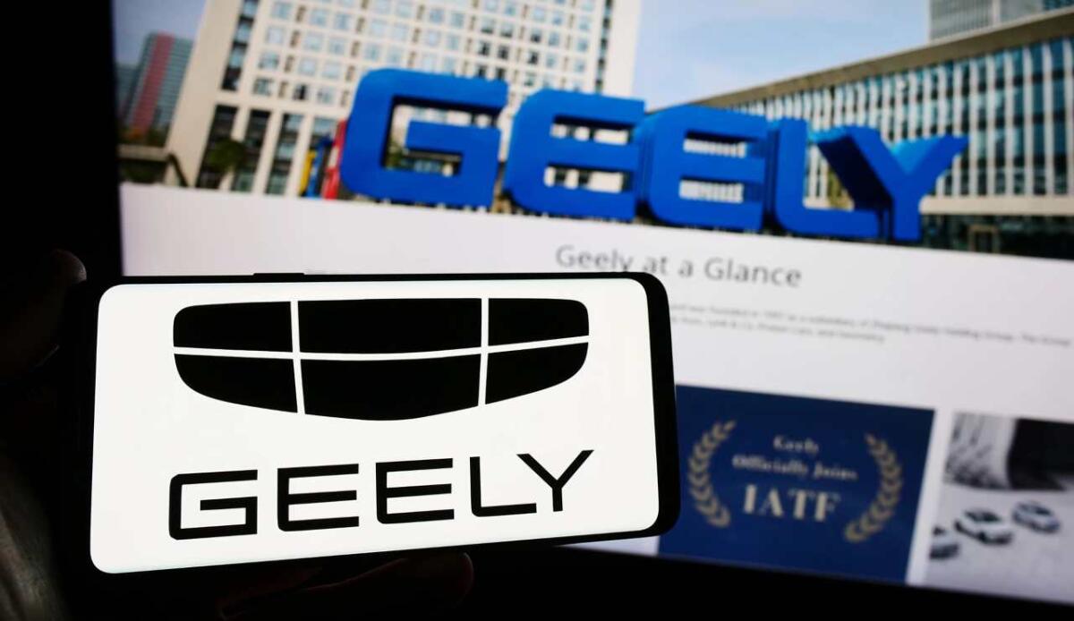 Geely integra l’IA cinese DeepSeek: milioni di auto con assistenza avanzata - Geely, ecco la partnership con DeepSeek (DepositPhotos) - VehicleCUE
