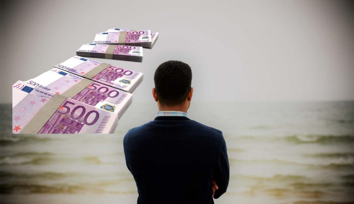 Quanto costa essere single? Oltre 6.000 euro in più all’anno rispetto a chi convive - Soldi che volano per i single (Canva Foto) - www.financecue.it
