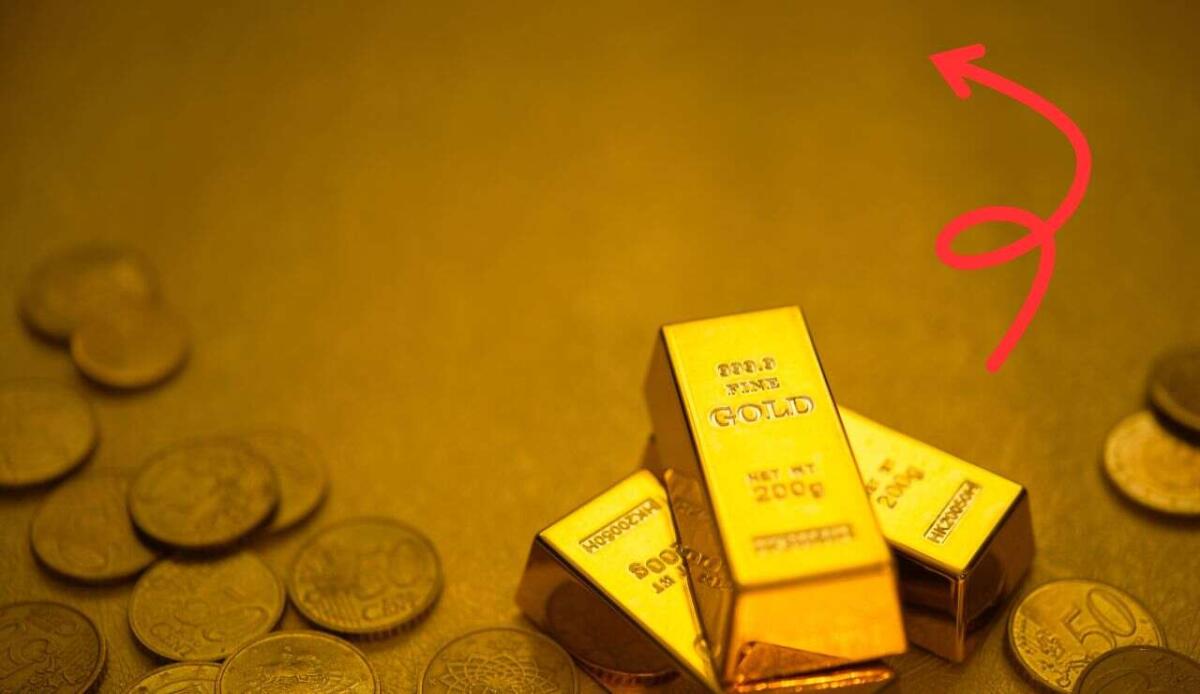 Oro, la domanda globale raggiunge un record di 4.974 tonnellate nel 2024 - Rialzo quotazioni oro con freccia (Canva Foto) - www.financecue.it