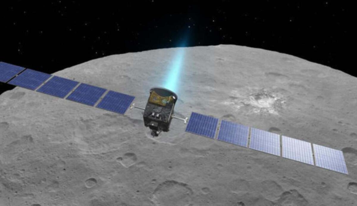 Cerere e il mistero delle sostanze organiche: arrivano dallo spazio profondo - Cerere e la sonda Dawn (NASA foto) - www.aerospacecue.it