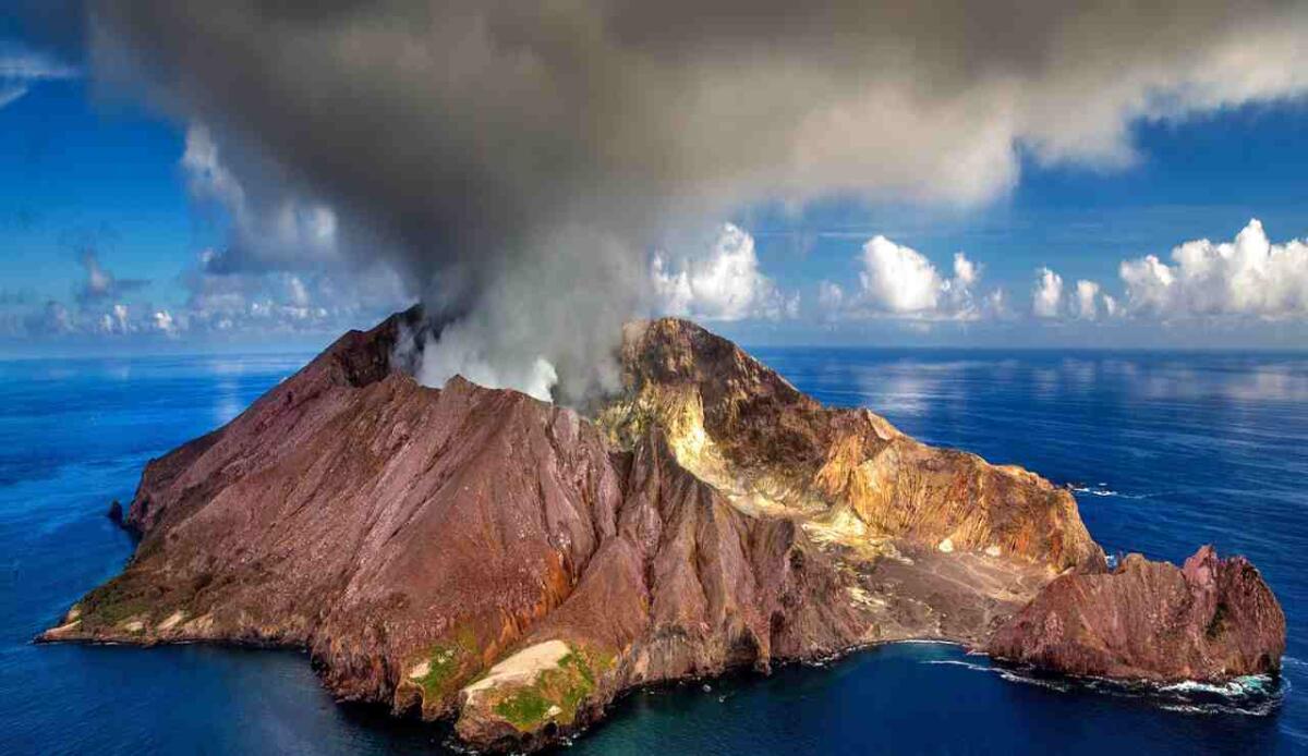 L'eredità dei vulcani: come le eruzioni hanno alimentato la vita primordiale - Foto di un vulcano (Canva foto) - www.marinecue.it