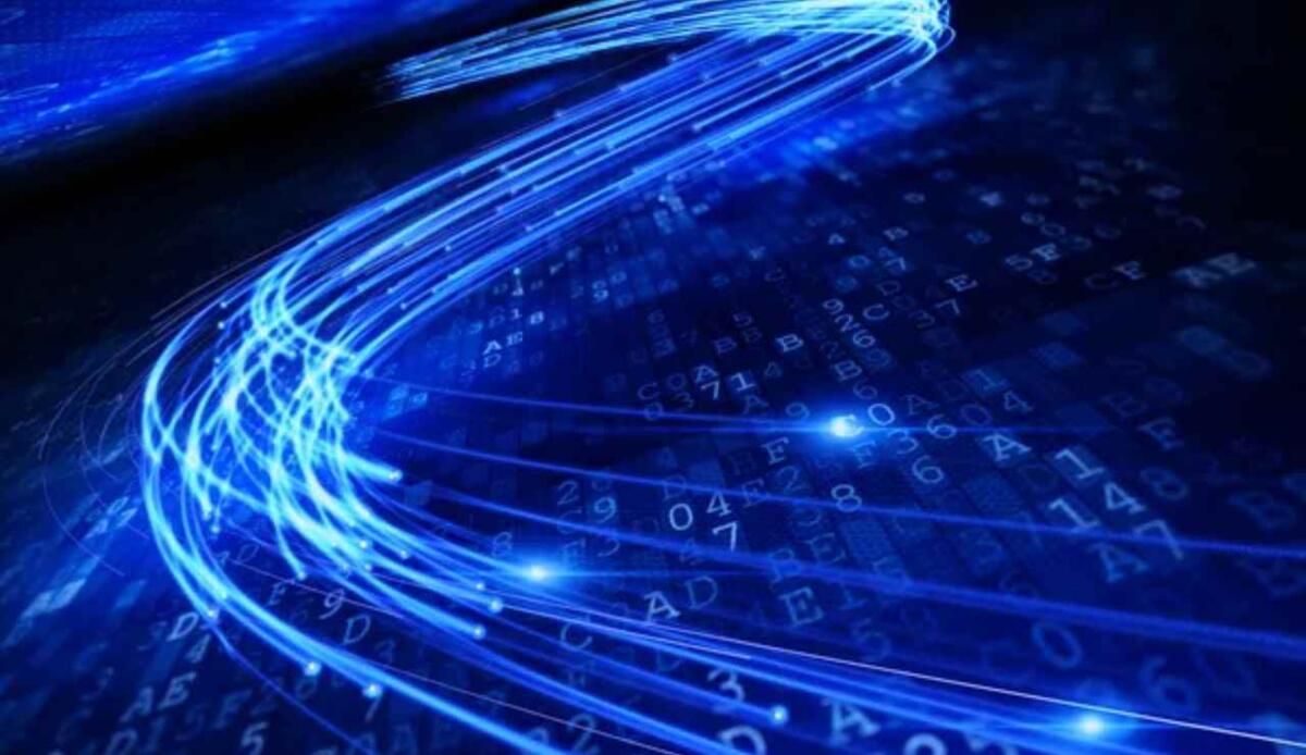 Internet, un nuovo algoritmo usa i cavi in fibra ottica per rilevare i terremoti - Illustrazione del funzionamento della fibra ottica (Depositphotos foto) - www.sciencecue.it