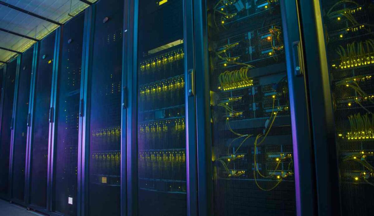 Il futuro dell’AI e della crittografia? Arriva Aurora, il primo computer quantistico fotonico scalabile - Aurora, il supercomputer di Xanadu che si basa sui fotoni (DepositPhotos) - www.systemscue.it