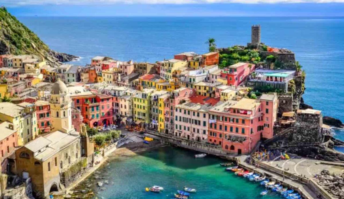 Dopo 12 anni di chiusura e nuovi lavori, la Via dell’Amore è di nuovo accessibile - Cinque terre (Depositphotos foto) - www.buildingcue.it