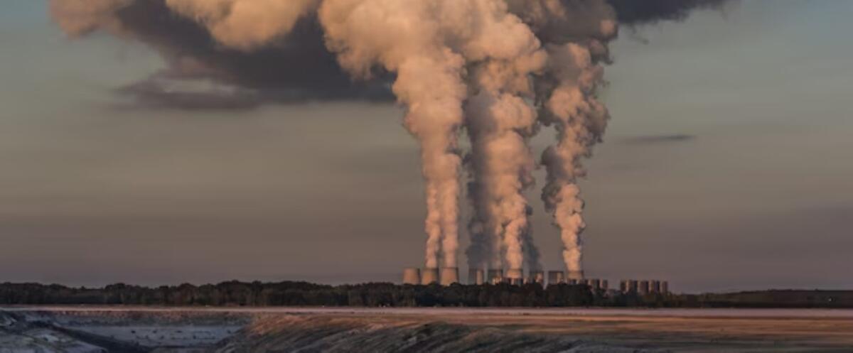 2024, un triste primato: mai così tanta CO2 nell’atmosfera - Inquinamento atmosferico (Freepik foto) - www.energycue.it