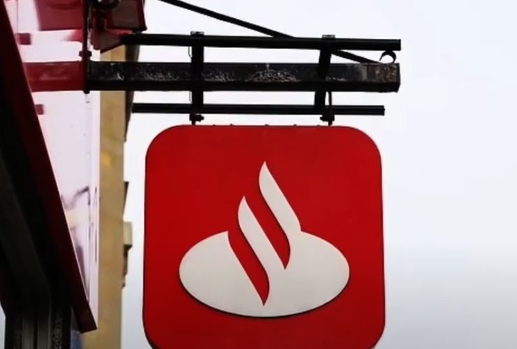 Santander UK (screenshot The World News/YouTube) - www.financecue.it