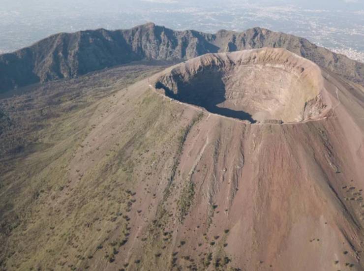 Il Vesuvio dall'alto (Depositphotos foto) - www.sciencecue.it