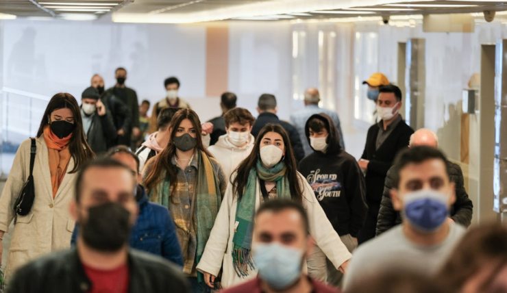 Persone con mascherine (Pexels foto) - www.biomedicalcue.it