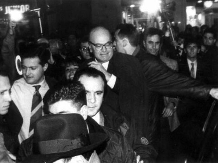 Lancio delle monetine a Bettino Craxi (Wikipedia FOTO) - www.financecue.it