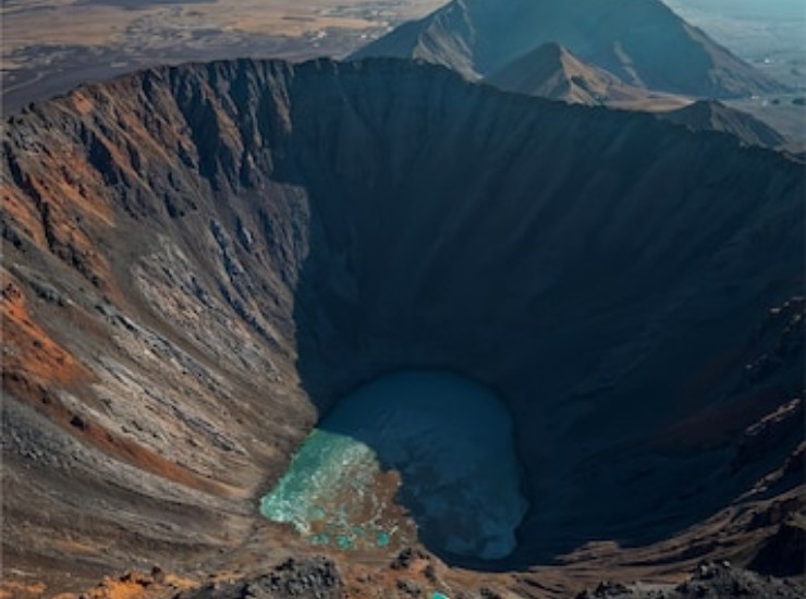 Questo vulcano nasconde un interno universo (Freepik Foto) - www.marinecue.it