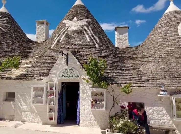 Trulli, che meraviglia! Come sono fatti e perché sono speciali (YouTube Foto) - www.buildingcue.it