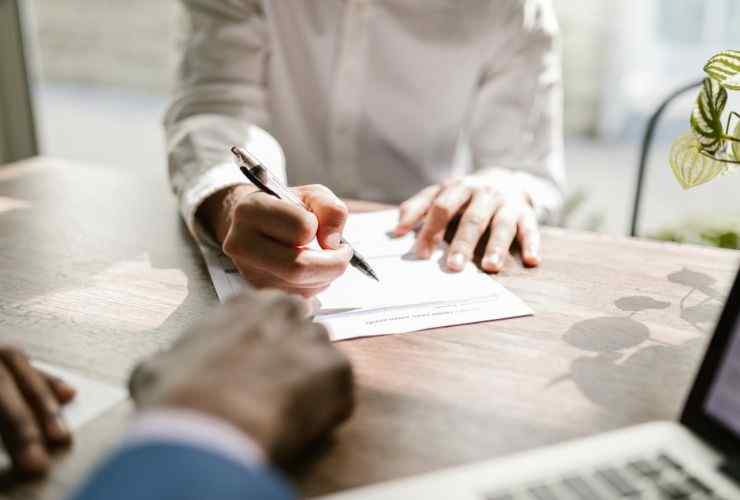 Firme in amministrazione (Canva Foto) - www.financecue.it