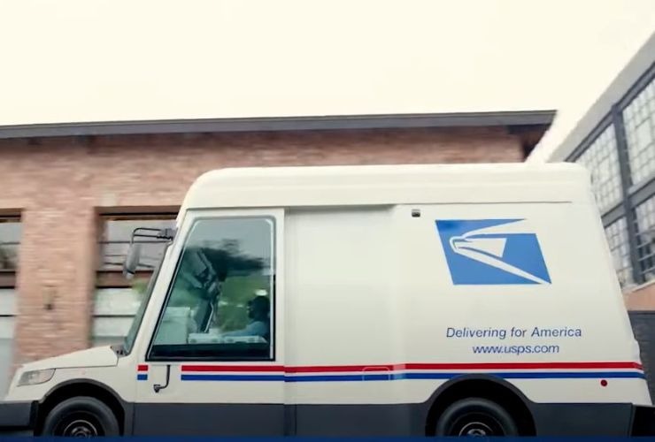 Furgone USPS Business (screenshot USPS Business/Facebook) - www.managementcue.it
