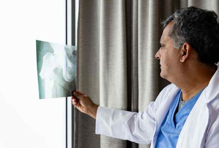 Controllo dell'ortopedico (Canva Foto) - www.biomedicalcue.it