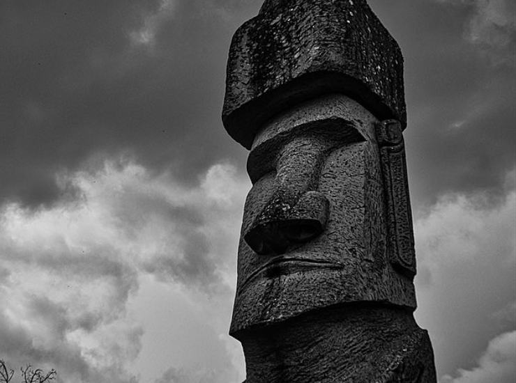 Moai di Vitorchiano (Gabriele Maccaroni - Wikimedia Commons foto) - www.buildingcue.it